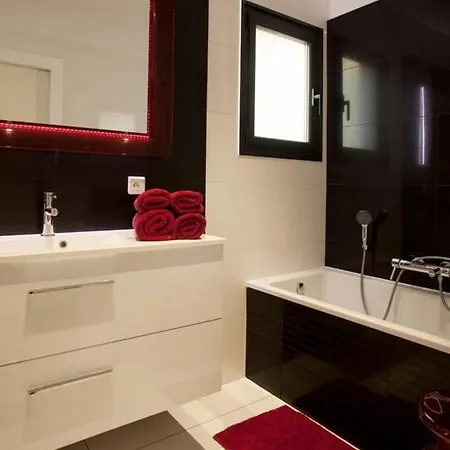 L'ile-rousse Sleeps 10 With Pool Air Con And Wifi