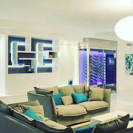 L'ile-rousse Sleeps 10 With Pool Air Con And Wifi LʼÎle-Rousse