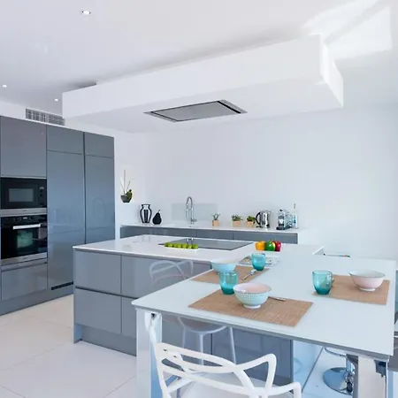 Villa L'ile-rousse Sleeps 10 With Pool Air Con And Wifi