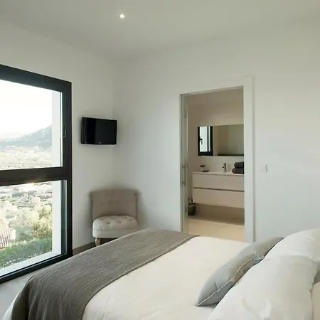L'ile-rousse Sleeps 10 With Pool Air Con And Wifi