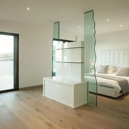 Villa L'ile-rousse Sleeps 10 With Pool Air Con And Wifi *